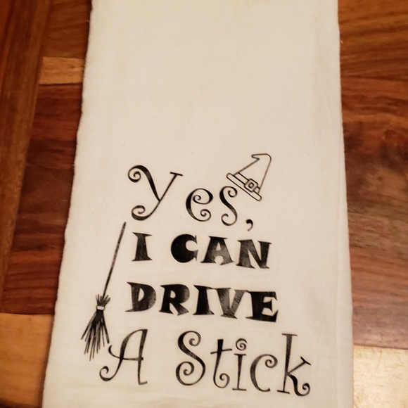 Fun and decorative towel for Halloween! - Picture 1 of 3